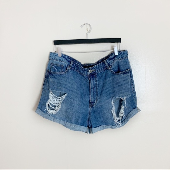 [Forever 21] Denim Distressed Plus Size Cuffed Jean Shorts - Picture 1 of 8
